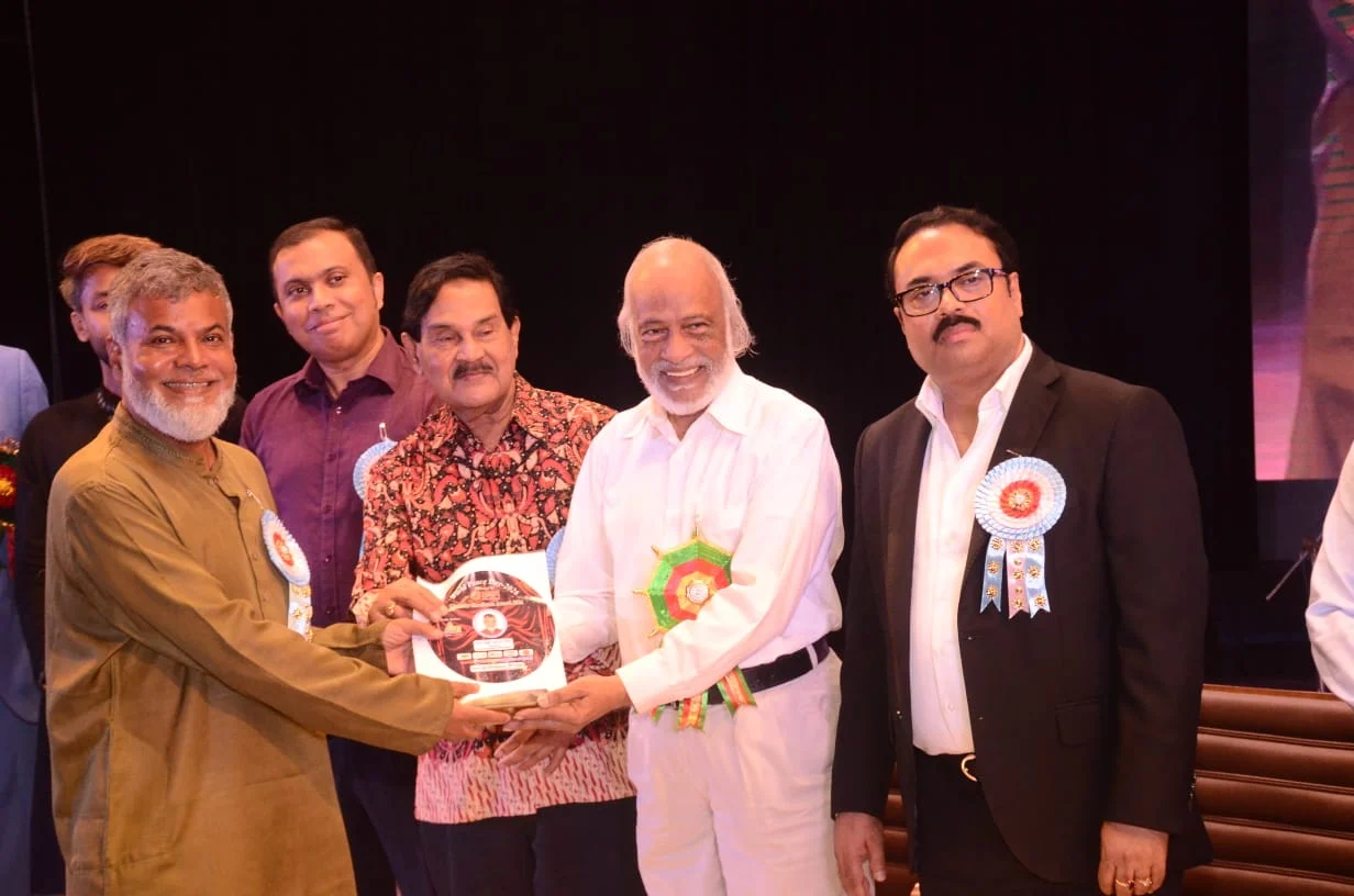 মানবাধিকারে বিশেষ অবদানের জন্য শান্তি পদক পেলেন মঞ্জুর হোসেন ঈসা